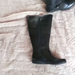 New Clarks black leather boots. Size 9. Perfect for winter!